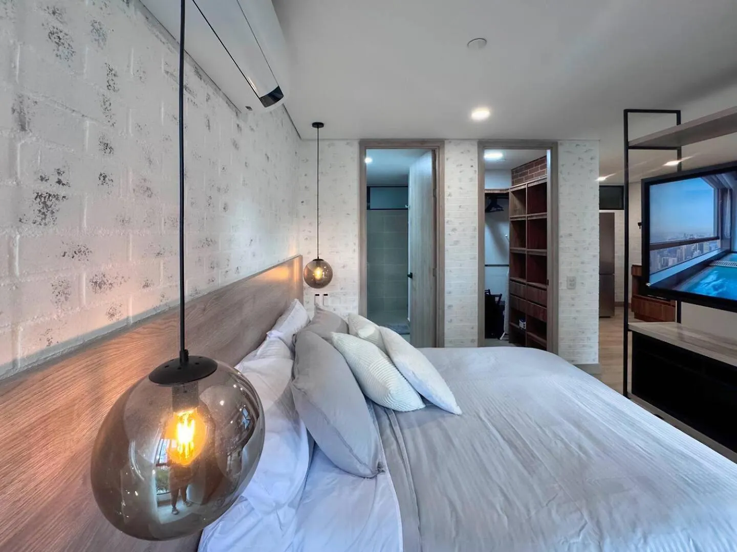 1Br Near Unicentro, Upb & 2Nd Parque Laureles Medellin