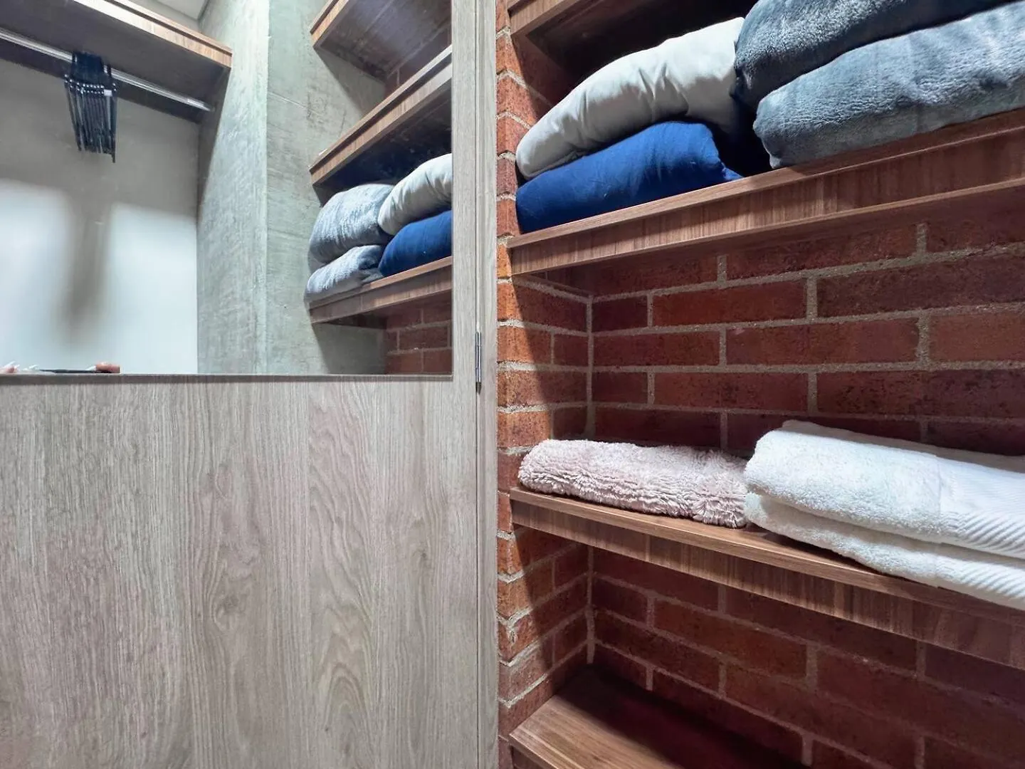 1Br Near Unicentro, Upb & 2Nd Parque Laureles Medellin