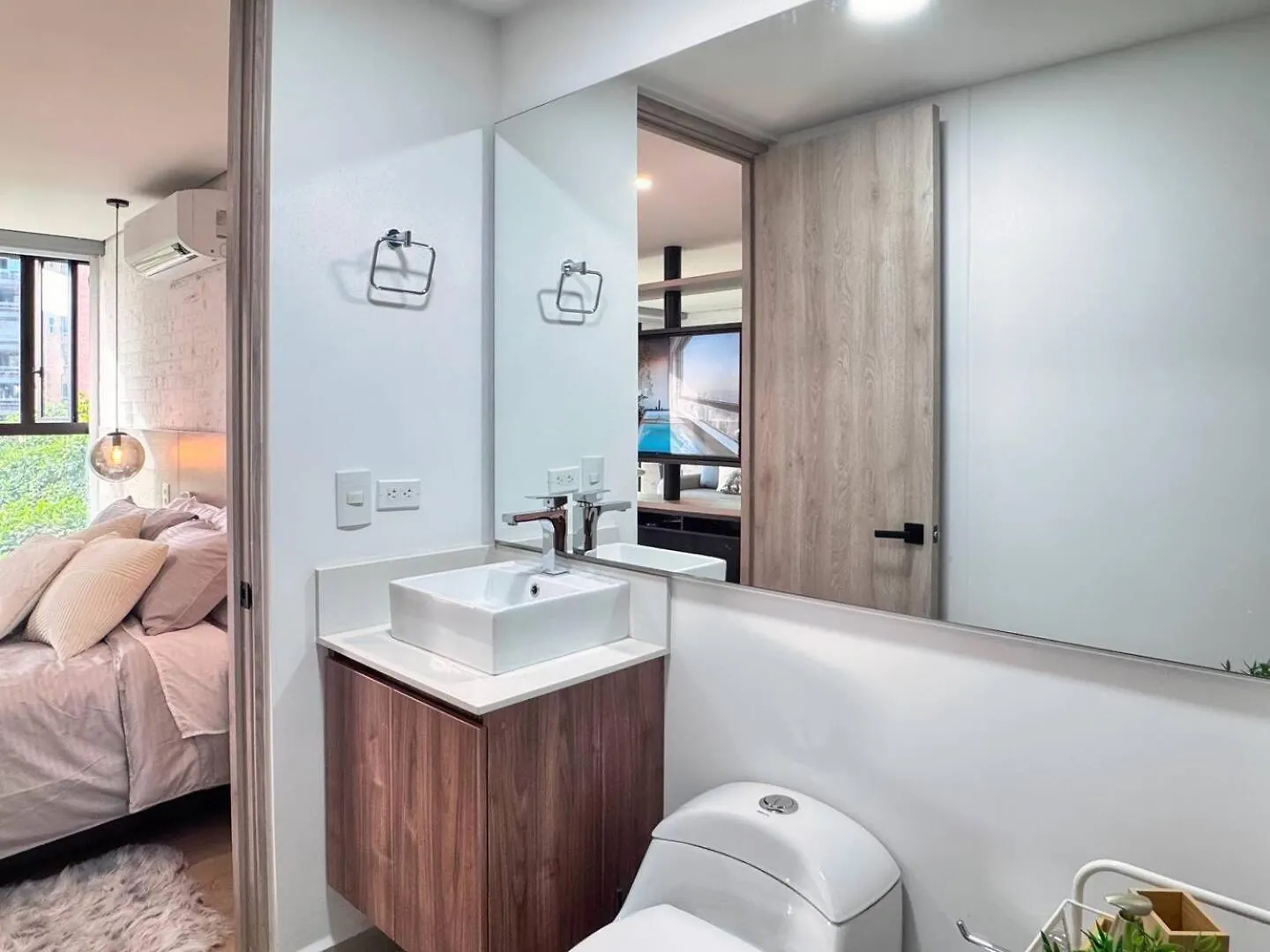 1Br Near Unicentro, Upb & 2Nd Parque Laureles Medellin Apartment