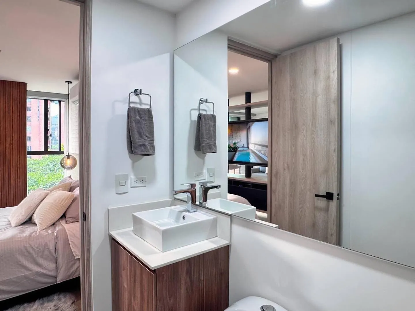 1Br Near Unicentro, Upb & 2Nd Parque Laureles Medellin Colombia
